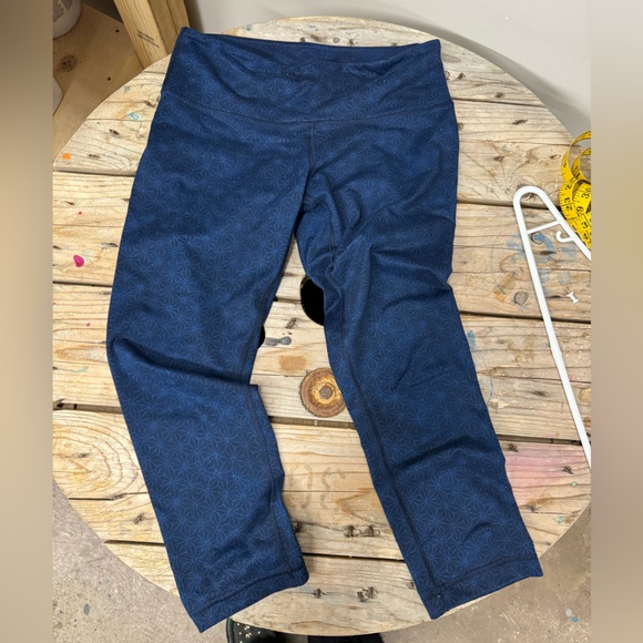 Lululemon Wunder Under Crop II Sashico Star Rugged Blue Size: 6 - Picture 4 of 4